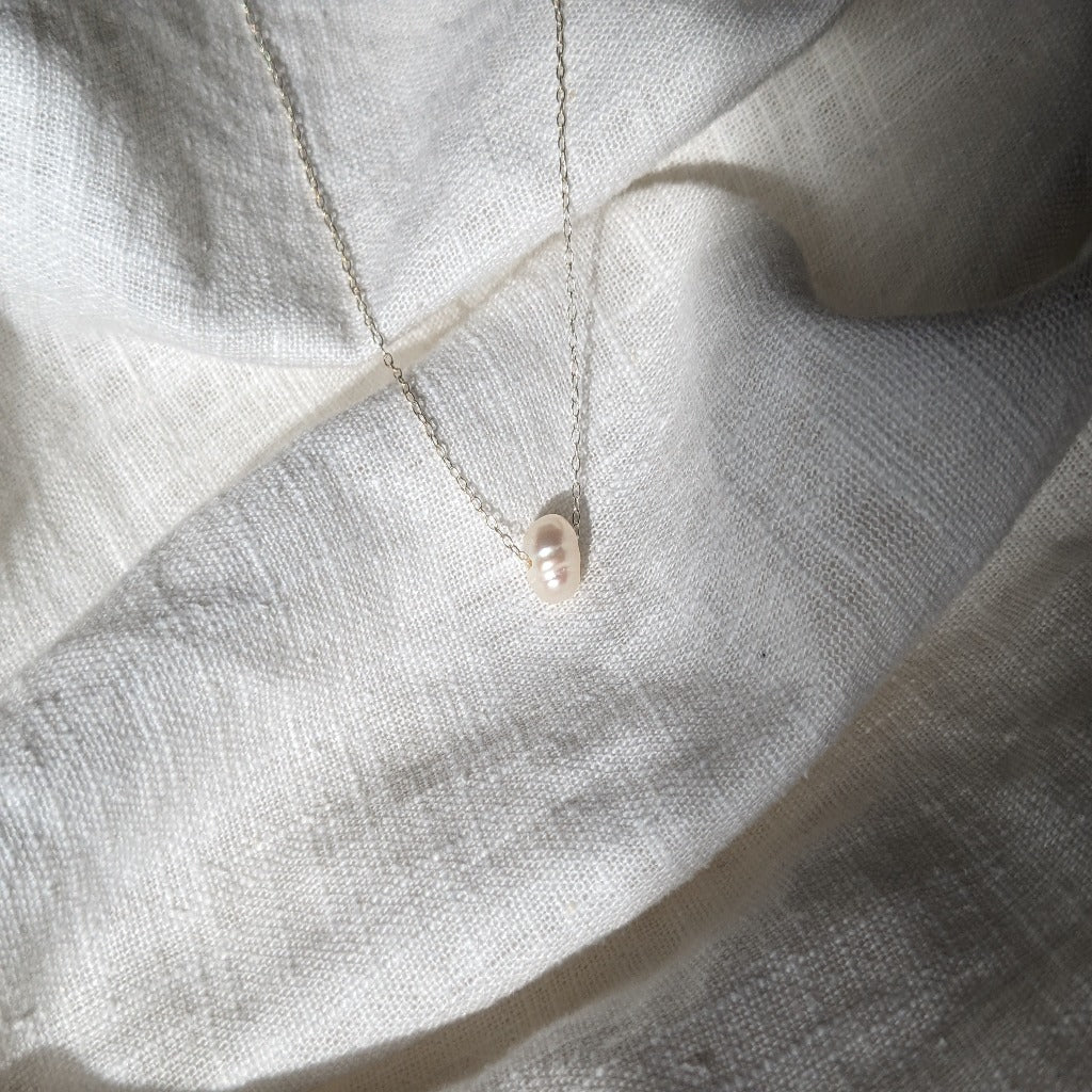 Floating Reclaimed Potato Pearl Chain Shortie